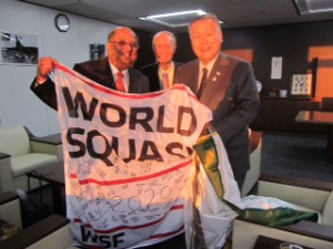 世界のプレーヤー達がオリンピック入りを願ってサインしたWSFの旗